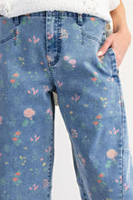 Load image into Gallery viewer, EASEL FLORAL PRINTED WASHED STRETCH TWILL BARREL
