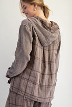 Load image into Gallery viewer, EASEL PLAID WASHED COTTON GAUSE HOODED PULLOVER
