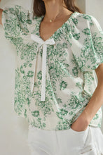 Load image into Gallery viewer, ODDI FLORAL RRINT ROMANTIC BLOUSE WITH SHORT BUBBLE SLEEVE
