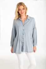 Load image into Gallery viewer, GIVEN KALE POCKETED EASY SHIRT MID LIGHT WASH
