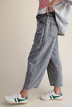 Load image into Gallery viewer, EASEL DITSY PRINTED BARREL PANTS

