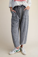 Load image into Gallery viewer, EASEL DITSY PRINTED BARREL PANTS
