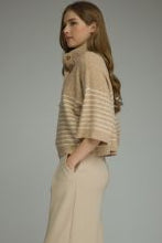 Load image into Gallery viewer, ENTRO STRIPED SHORTSLEEVED PULLOVER
