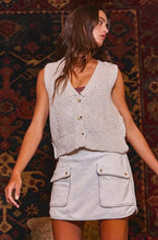 Load image into Gallery viewer, BUCKETLIST V NECK SWEATER VEST AIRY RELAXED FIT
