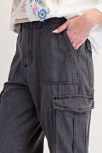 Load image into Gallery viewer, EASEL WIDE LEG WASHED DENIM CARGO PANTS
