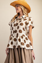 Load image into Gallery viewer, EASEL SHORT SLEEVE POLKA DOT BLOUSE
