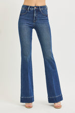 Load image into Gallery viewer, RISEN TUMMY CONTROL HIGH RISE FLARE JEANS
