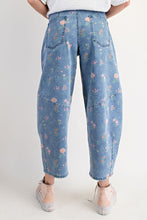Load image into Gallery viewer, EASEL FLORAL PRINTED WASHED STRETCH TWILL BARREL
