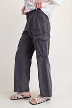 Load image into Gallery viewer, EASEL WIDE LEG WASHED DENIM CARGO PANTS
