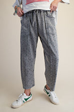 Load image into Gallery viewer, EASEL DITSY PRINTED BARREL PANTS
