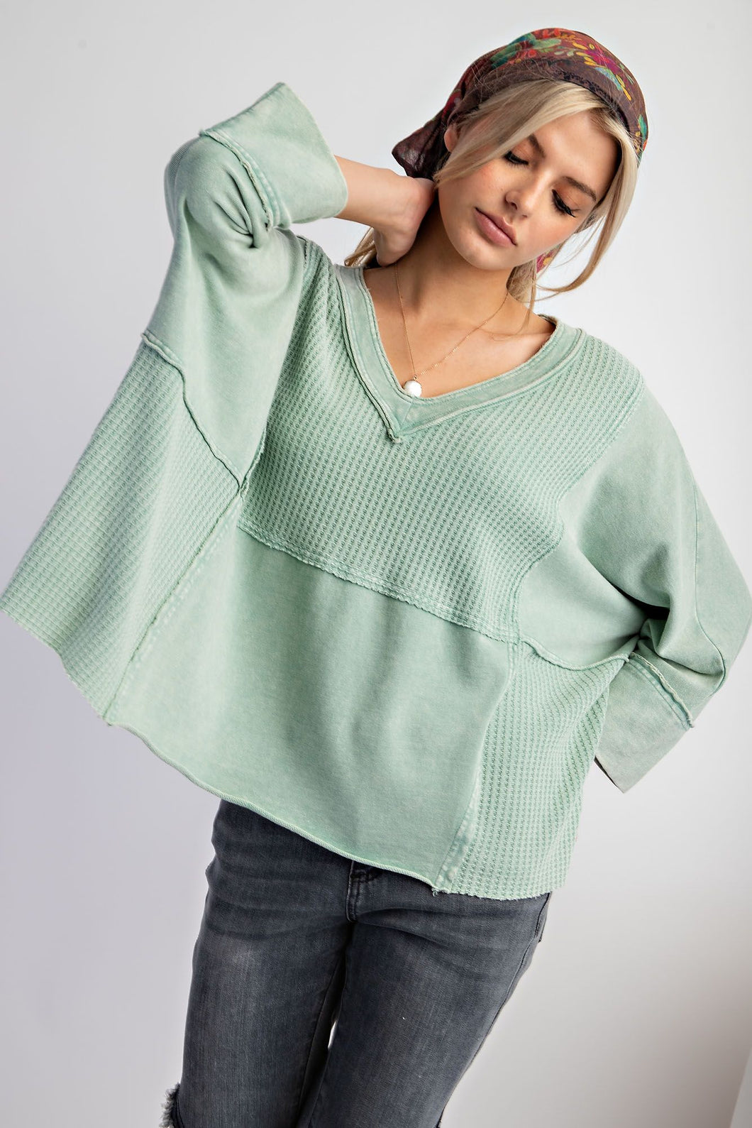 EASEL MINERAL WASHED THERMAL V NECK KNIT TOP SAGE