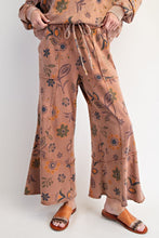Load image into Gallery viewer, EASEL FLORAL PRINTED WASHED TERRY PANTS
