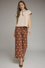 Load image into Gallery viewer, ENTRO LIGHTWEIGHT SWEATER WITH DETACHED SCARF
