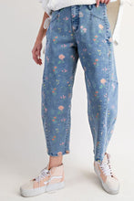 Load image into Gallery viewer, EASEL FLORAL PRINTED WASHED STRETCH TWILL BARREL
