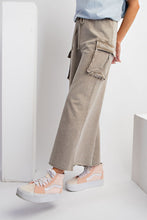 Load image into Gallery viewer, EASEL MINERAL WASHED TERRY KNIT CARGO POCKET PANTS
