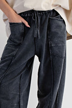 Load image into Gallery viewer, EASEL MINERAL WASHED TERRY KNIT BARREL PANTS
