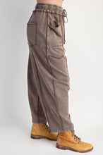 Load image into Gallery viewer, EASEL MINERAL WASHED TERRY KNIT BARREL PANTS
