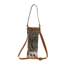 Load image into Gallery viewer, MYRA LEAFY WINE TOTE
